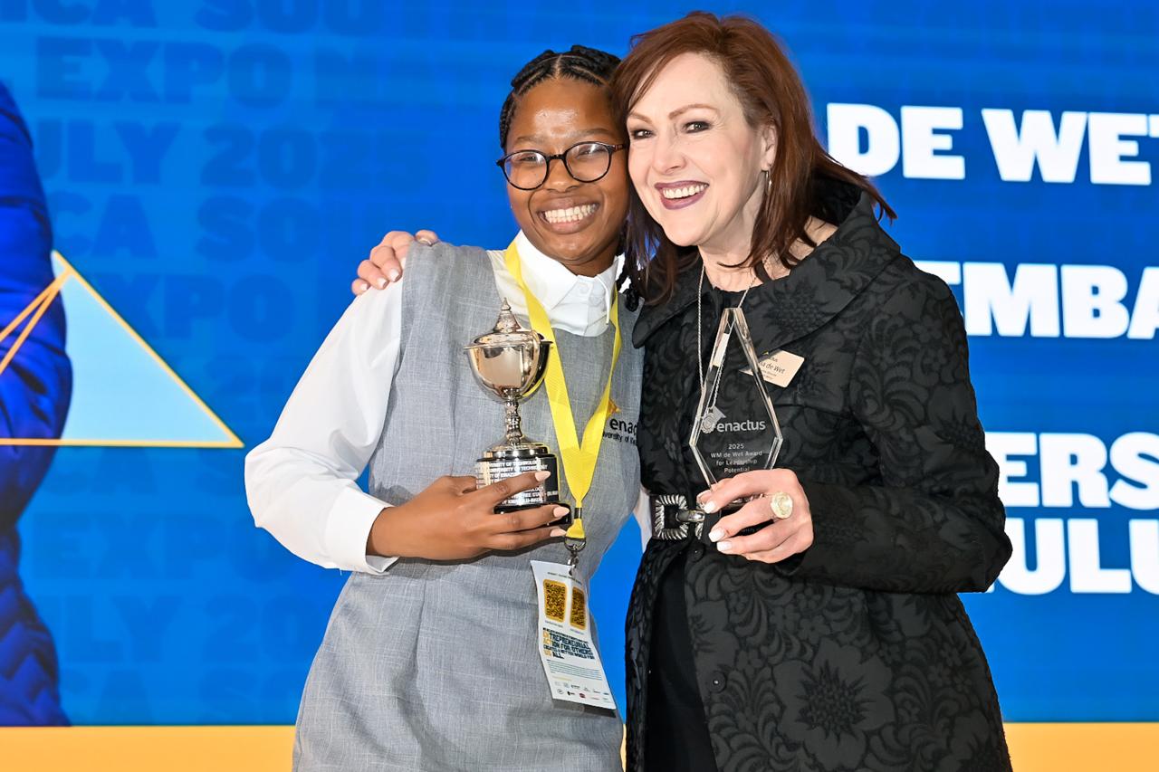 Enactus South Africa CEO Letitia de Wet congratulates Enactus UKZN President Sinethemba Sitthole at the 2025 Expo.